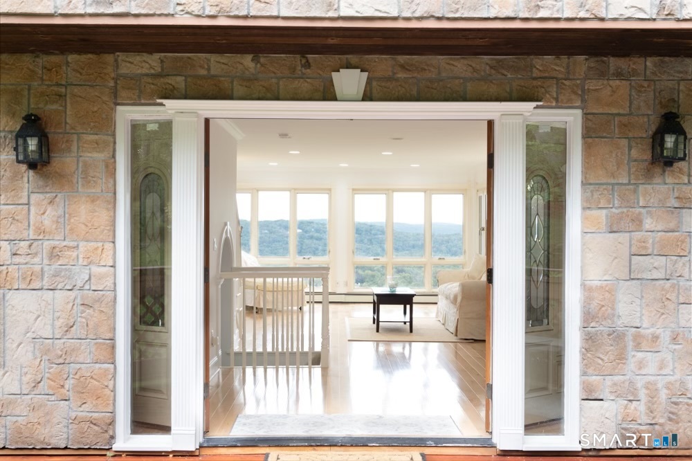 10 Hillcrest Court Ridgefield CT 06877