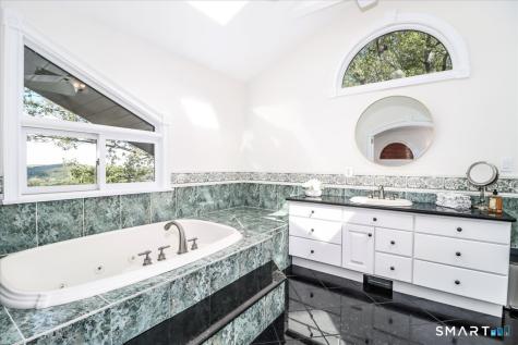 10 Hillcrest Court Ridgefield CT 06877
