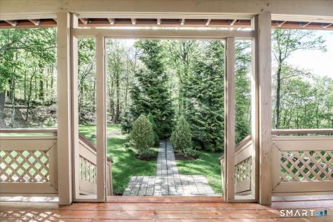 10 Hillcrest Court Ridgefield CT 06877