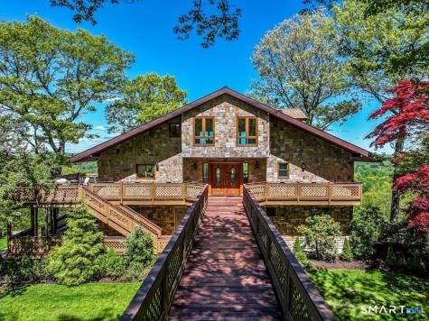 10 Hillcrest Court Ridgefield CT 06877