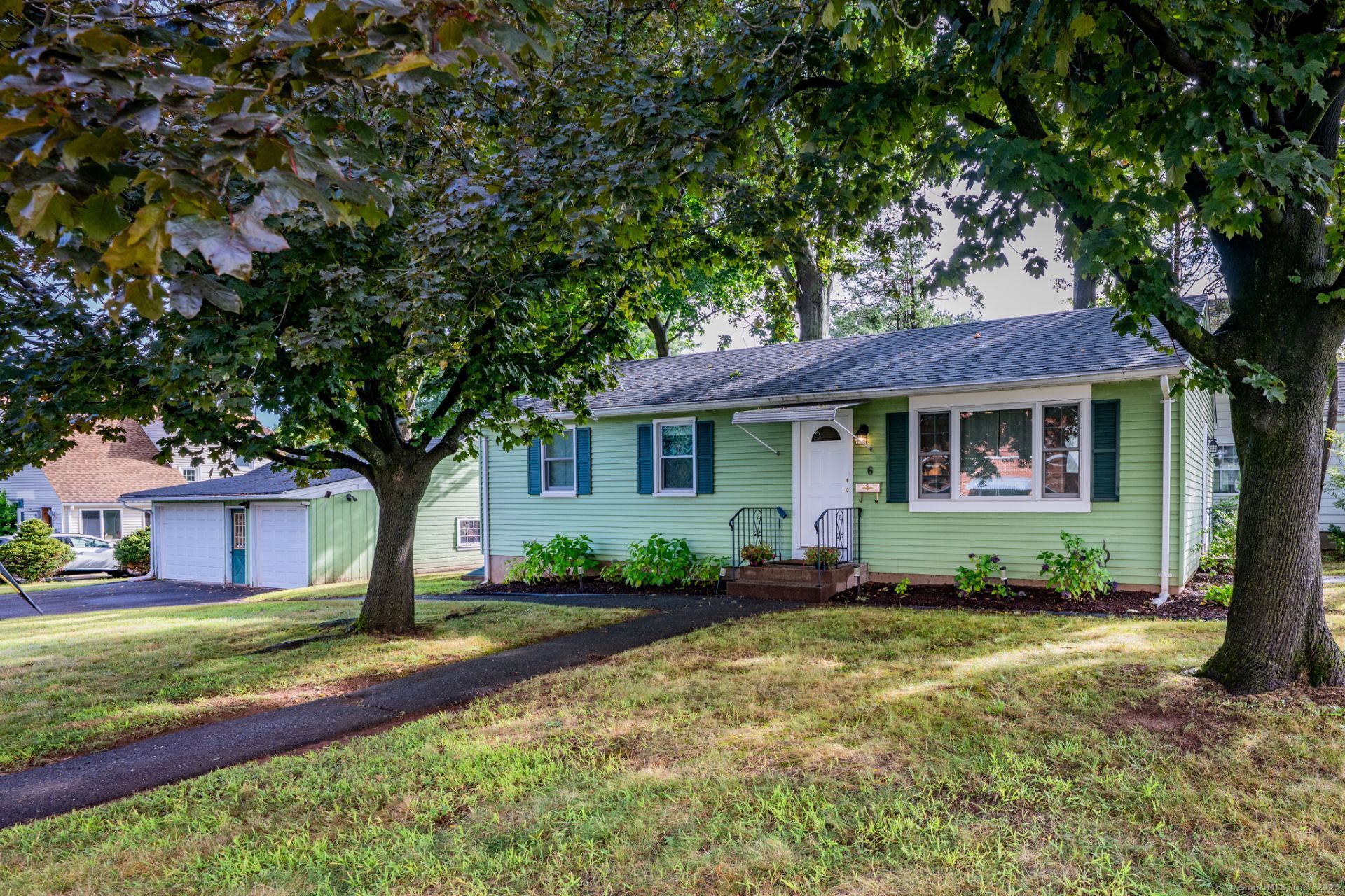 6 Center Court Newington CT 06111