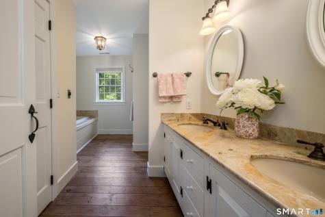 8 Squire Lane Essex CT 06426
