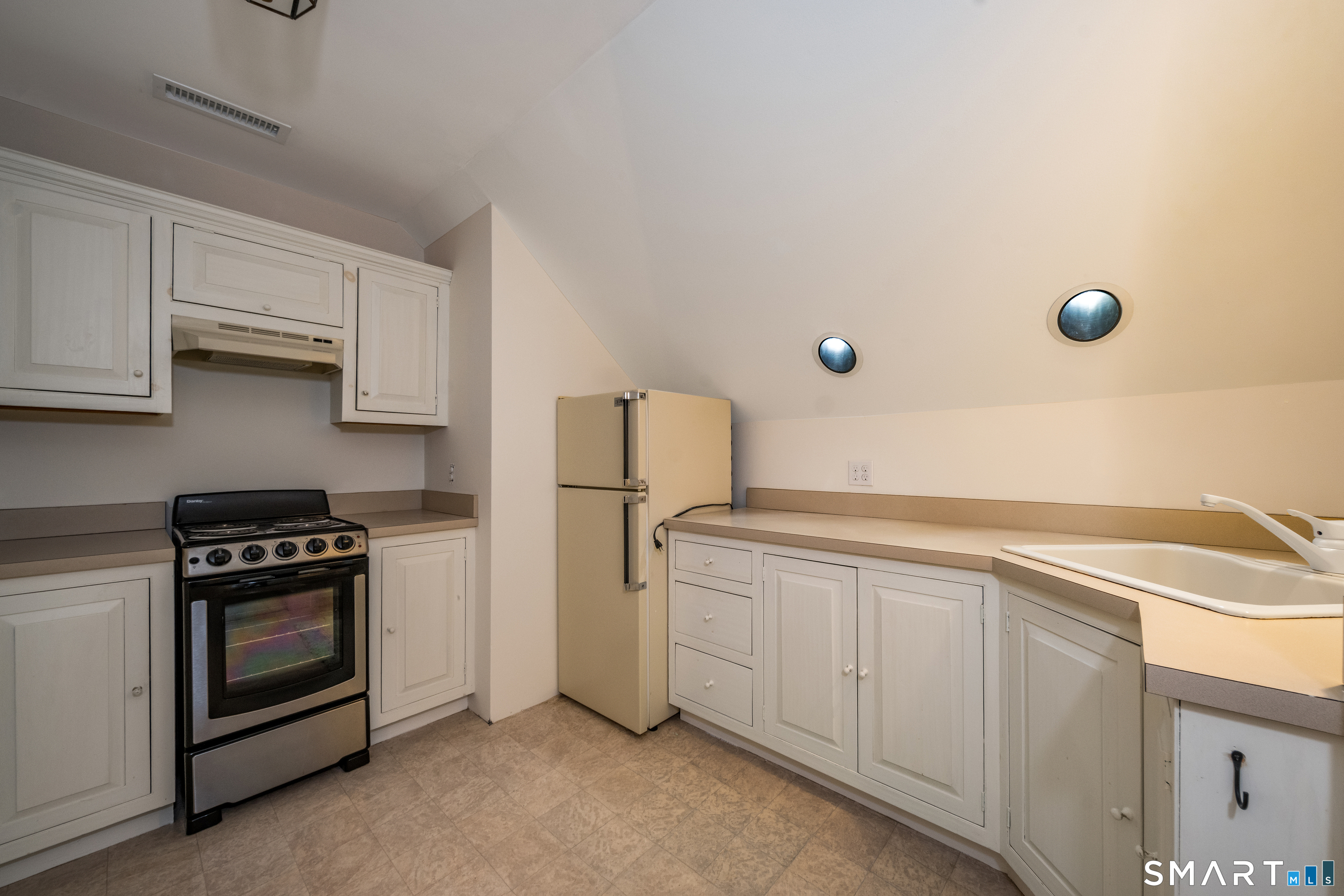 8 Squire Lane Essex CT 06426