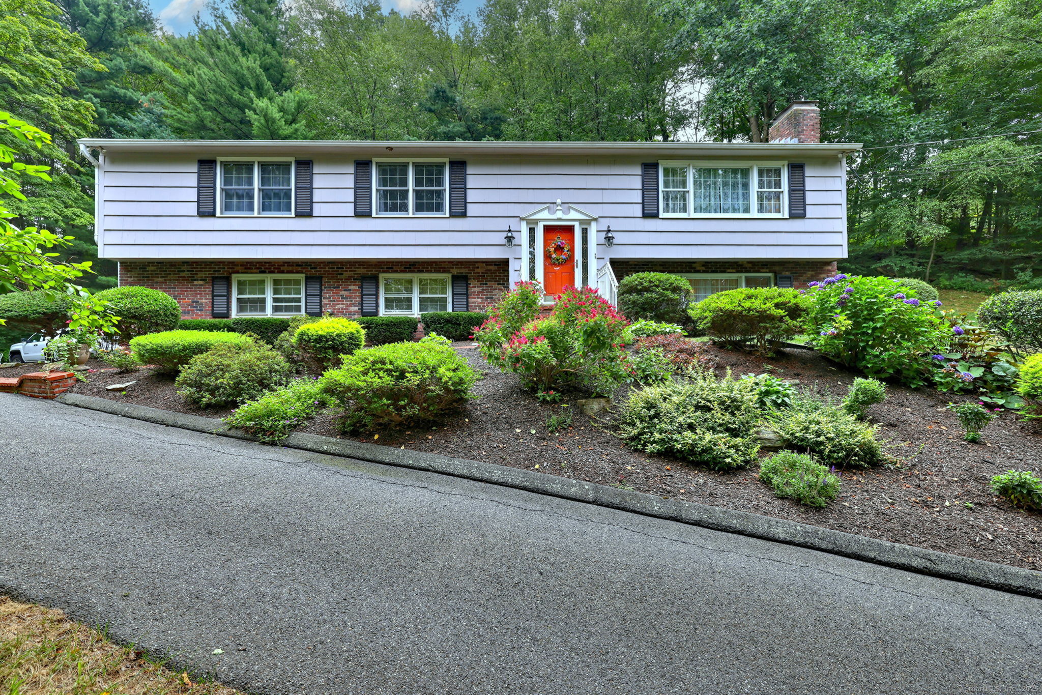 932 Amity Road Bethany CT 06524