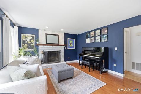 84 Lake Garda Drive Farmington CT 06085