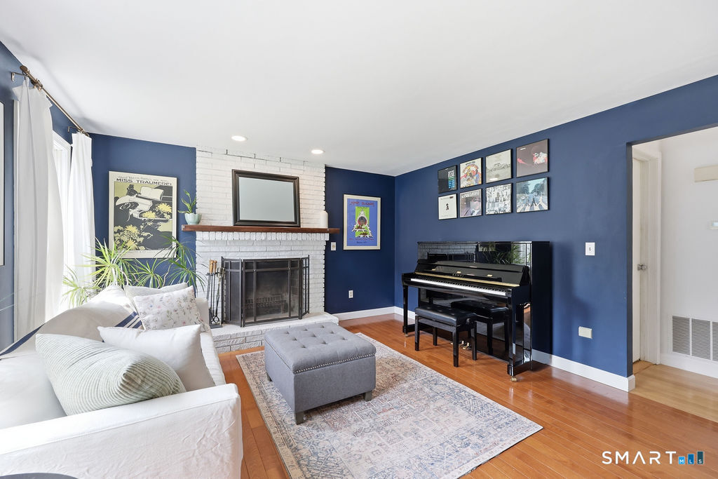 84 Lake Garda Drive Farmington CT 06085
