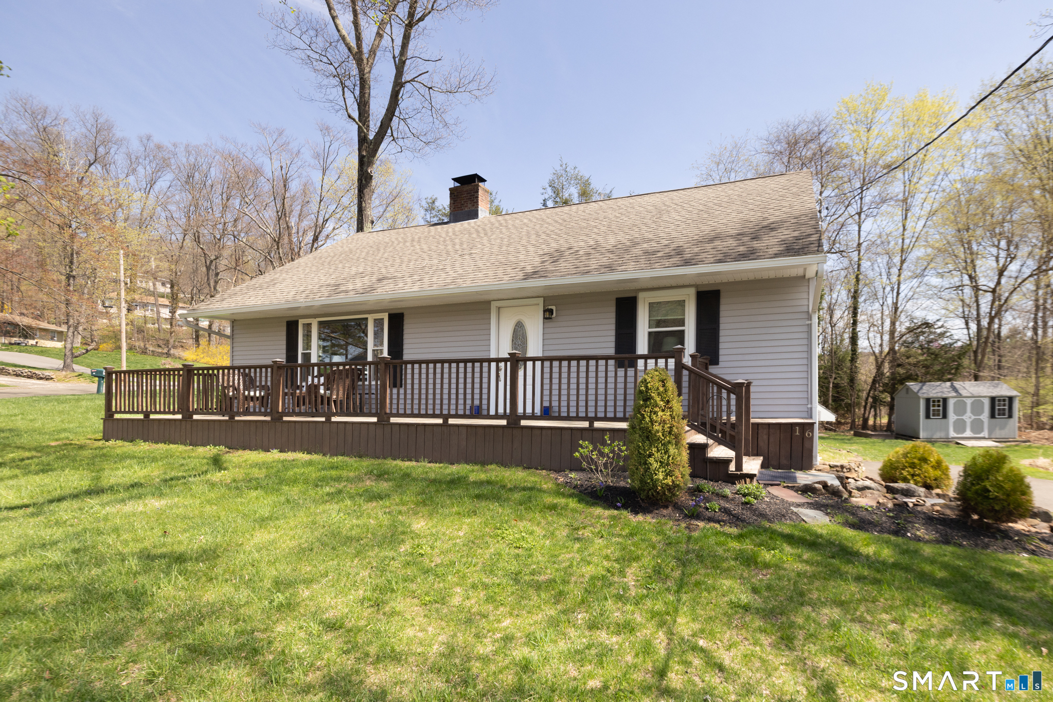 16 Lakeview Drive North Branford CT 06472