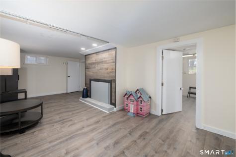 16 Lakeview Drive North Branford CT 06472