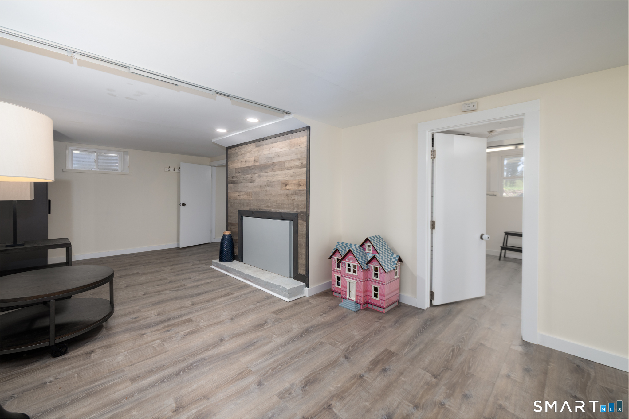 16 Lakeview Drive North Branford CT 06472