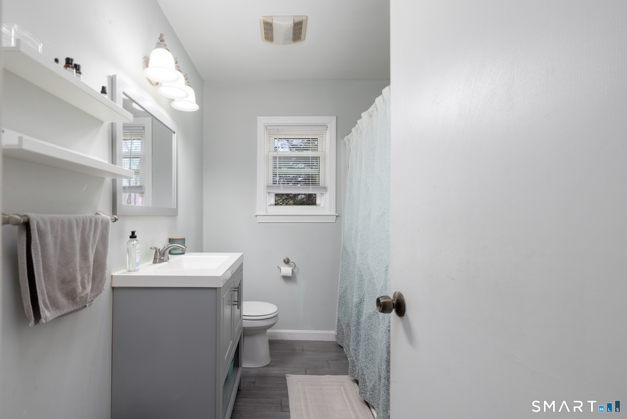 16 Lakeview Drive North Branford CT 06472