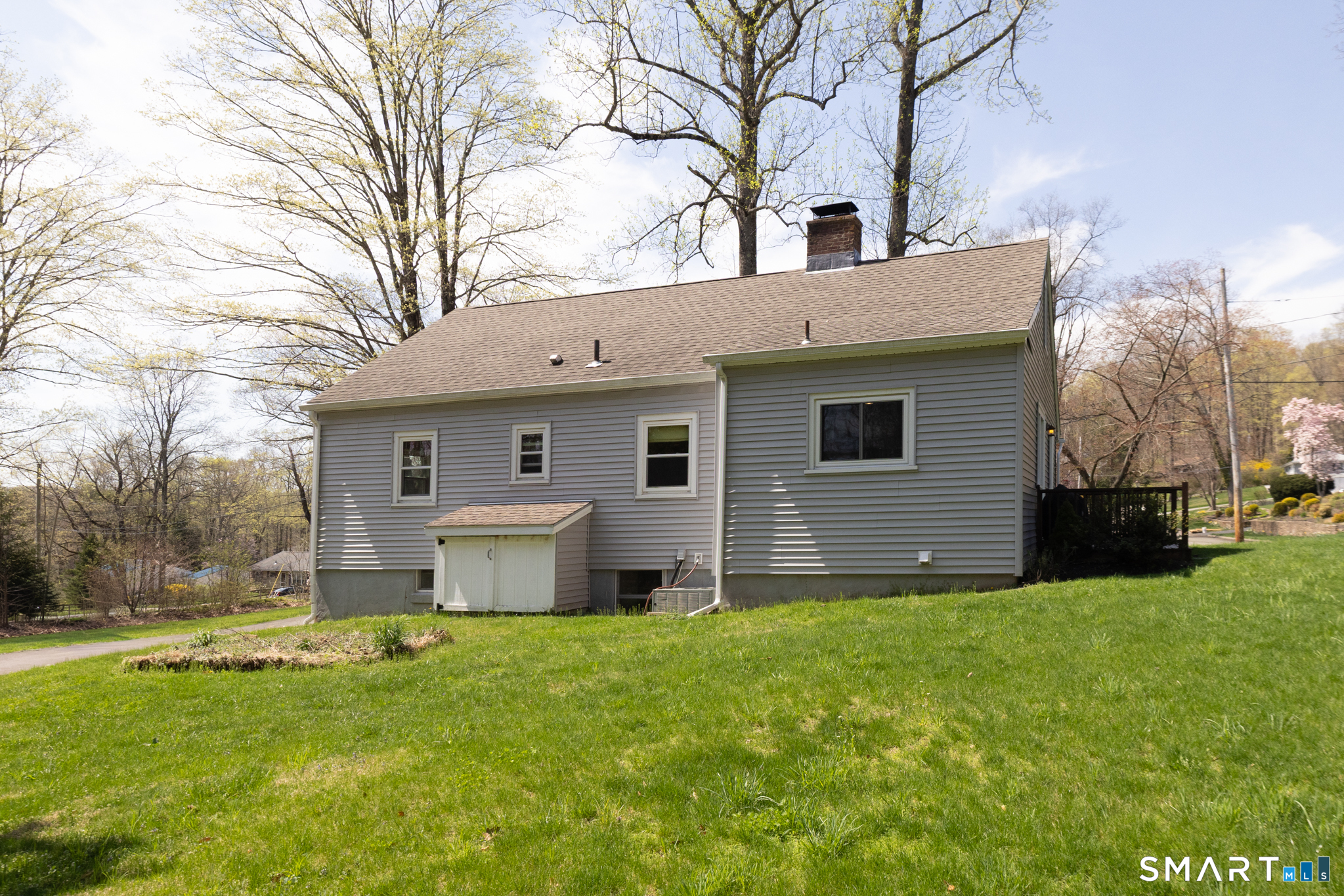16 Lakeview Drive North Branford CT 06472