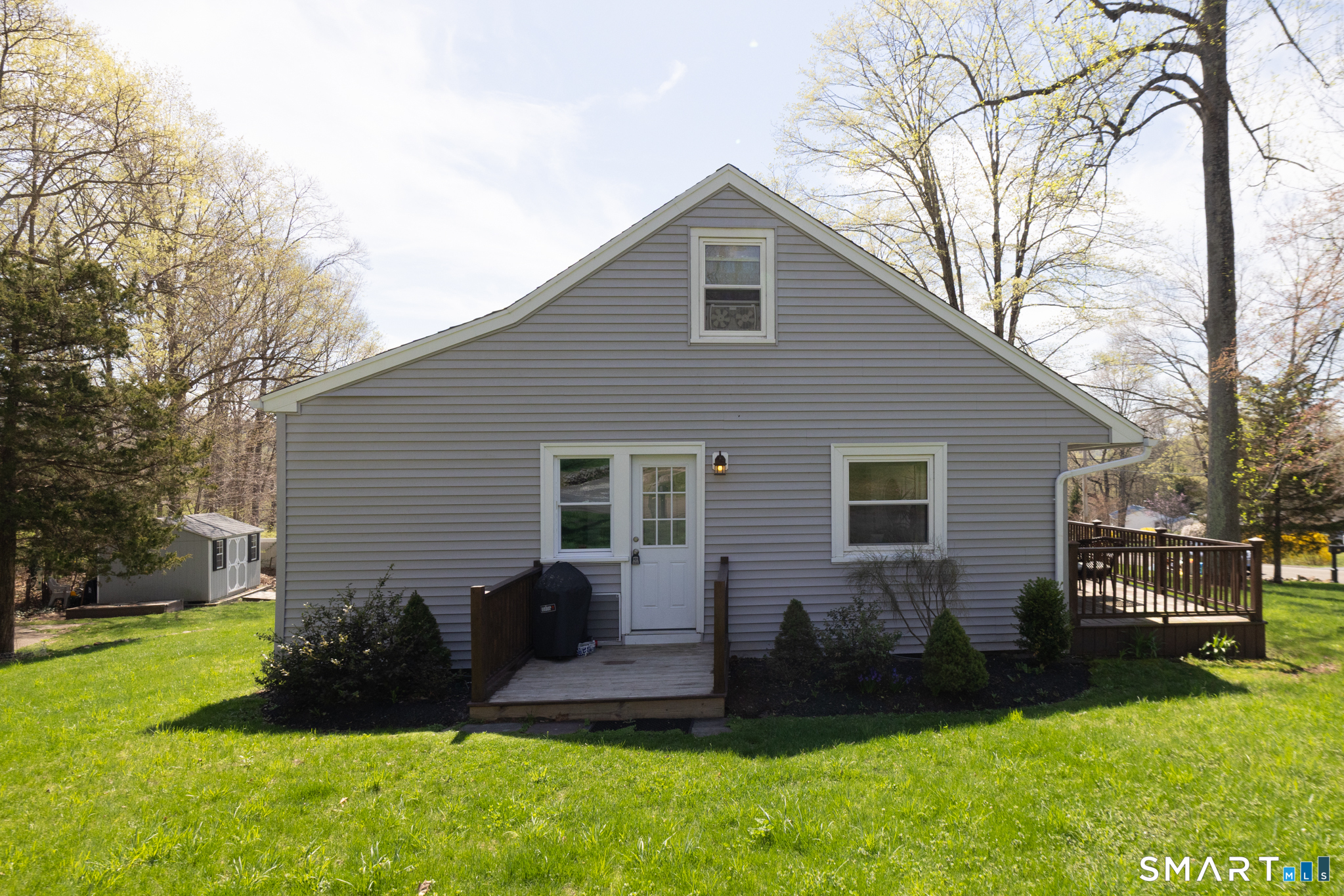 16 Lakeview Drive North Branford CT 06472