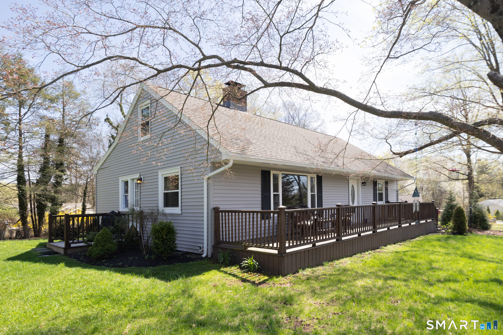 16 Lakeview Drive North Branford CT 06472