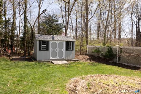 16 Lakeview Drive North Branford CT 06472