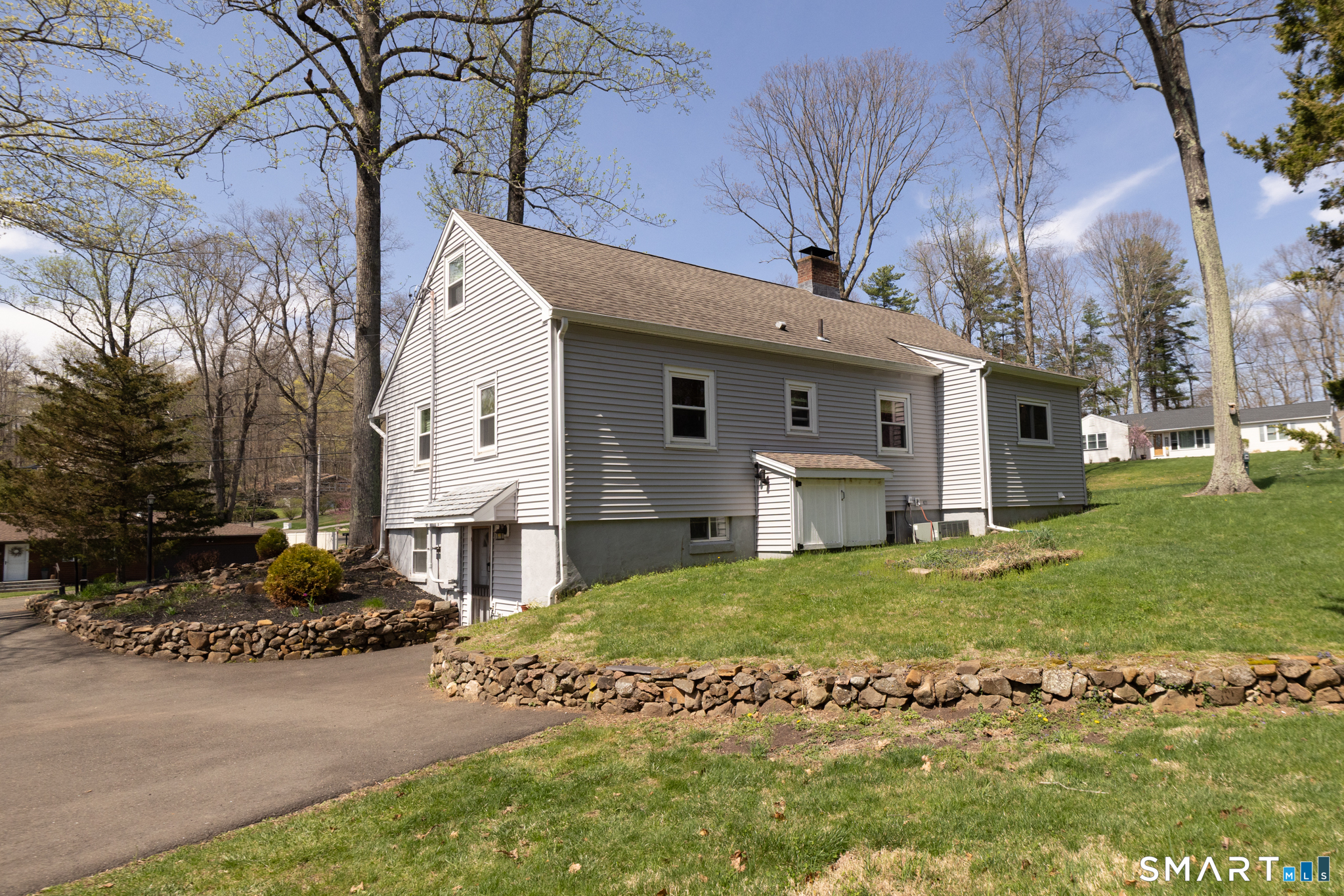 16 Lakeview Drive North Branford CT 06472