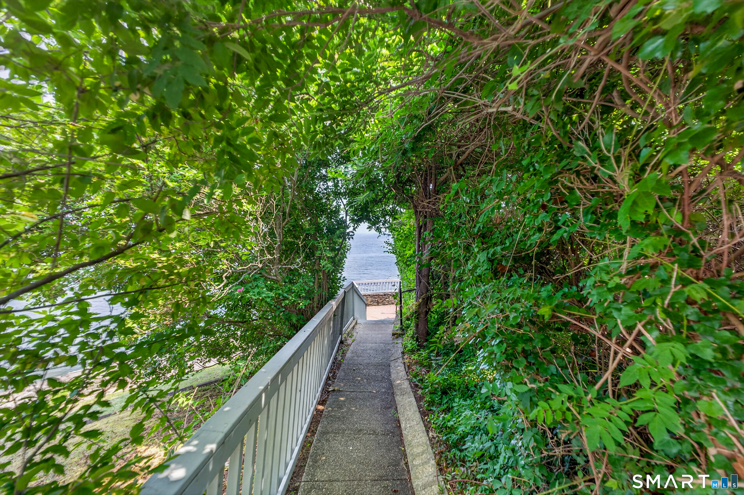 670 Pequot Avenue New London CT 06320