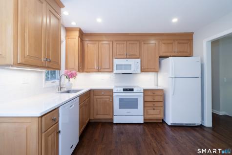 831 Nut Plains Road Guilford CT 06437