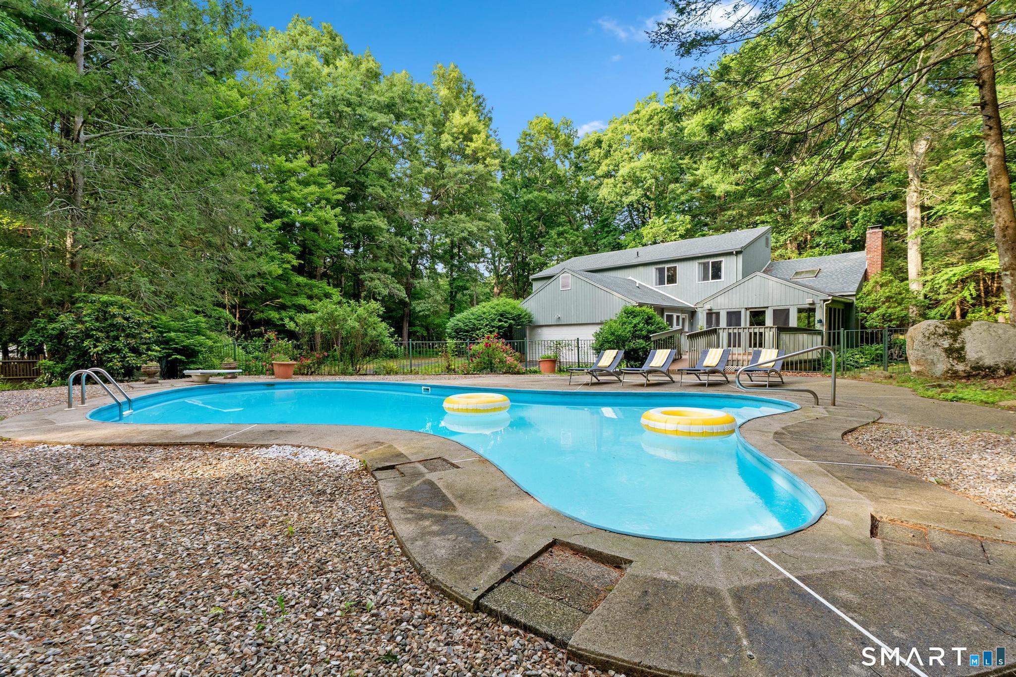 12 Linda Lane Simsbury CT 06070