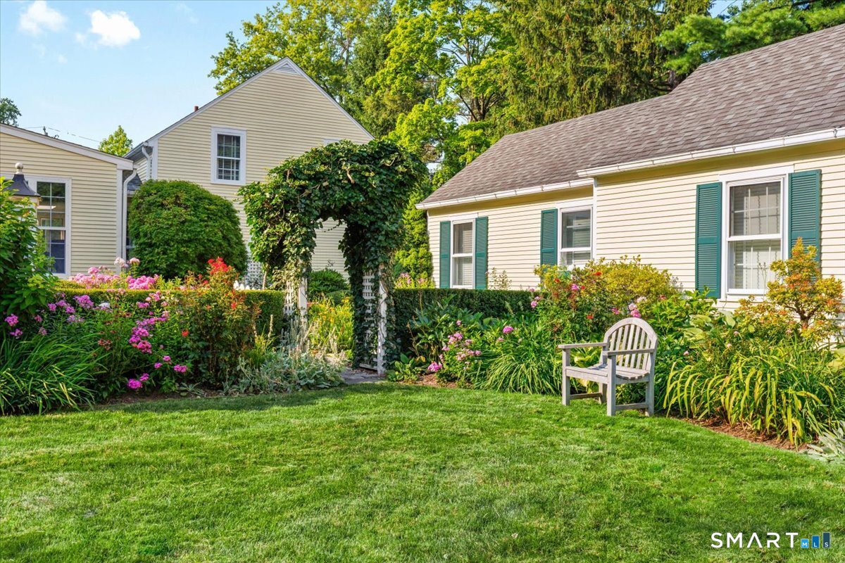 38 Gerrish Lane New Canaan CT 06840