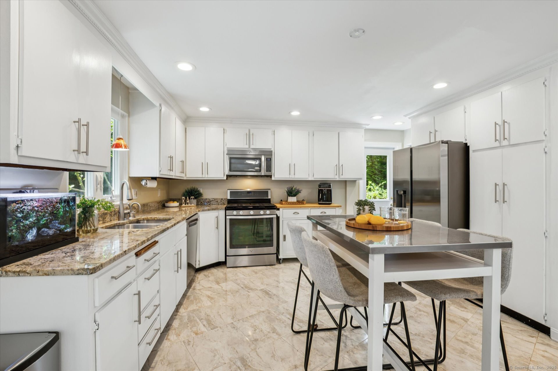 25 Tall Wood Hollow Avon CT 06001