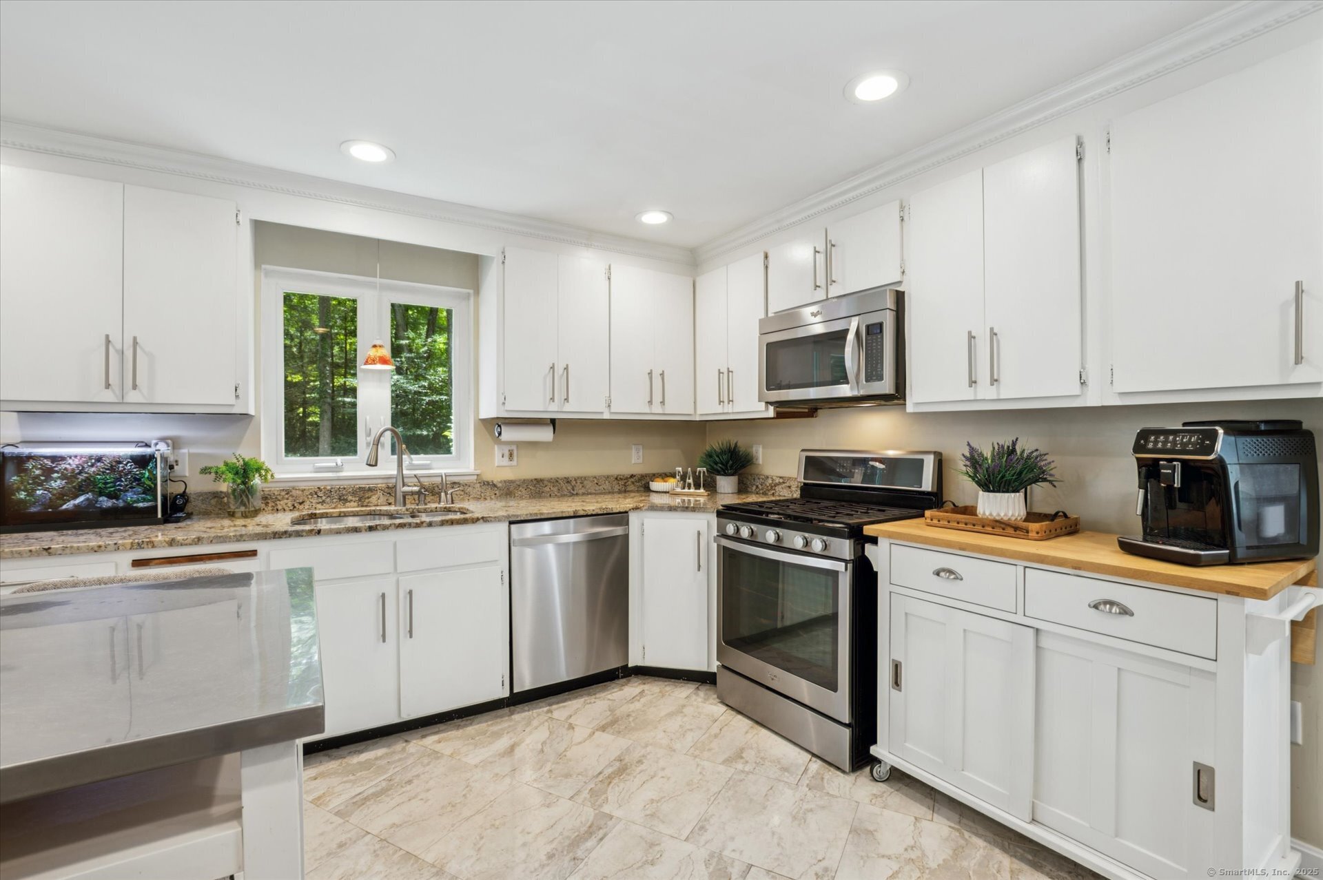 25 Tall Wood Hollow Avon CT 06001