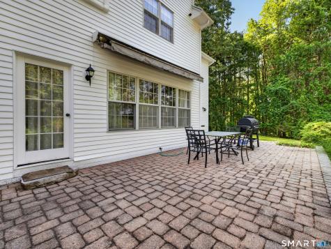 2 Larchwood Lane East Lyme CT 06333