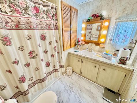 1070 Amity Road Bethany CT 06524