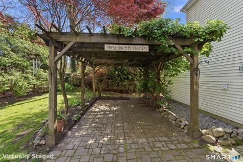 12 Lindros Lane Waterford CT 06385
