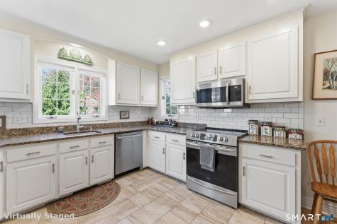 12 Lindros Lane Waterford CT 06385