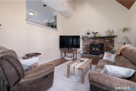 5 Pondside Place Cheshire CT 06410
