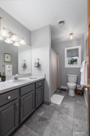 5 Pondside Place Cheshire CT 06410