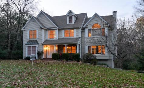 58 Valley Stream Lane Southbury CT 06488