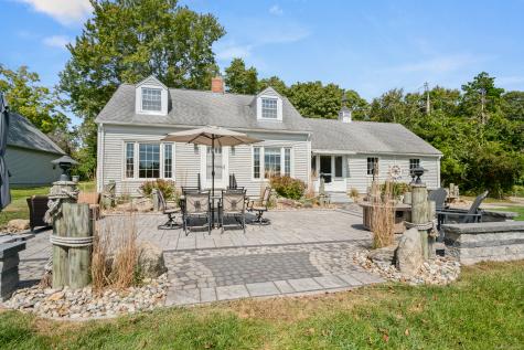 10 Hilltop Road East Lyme CT 06357