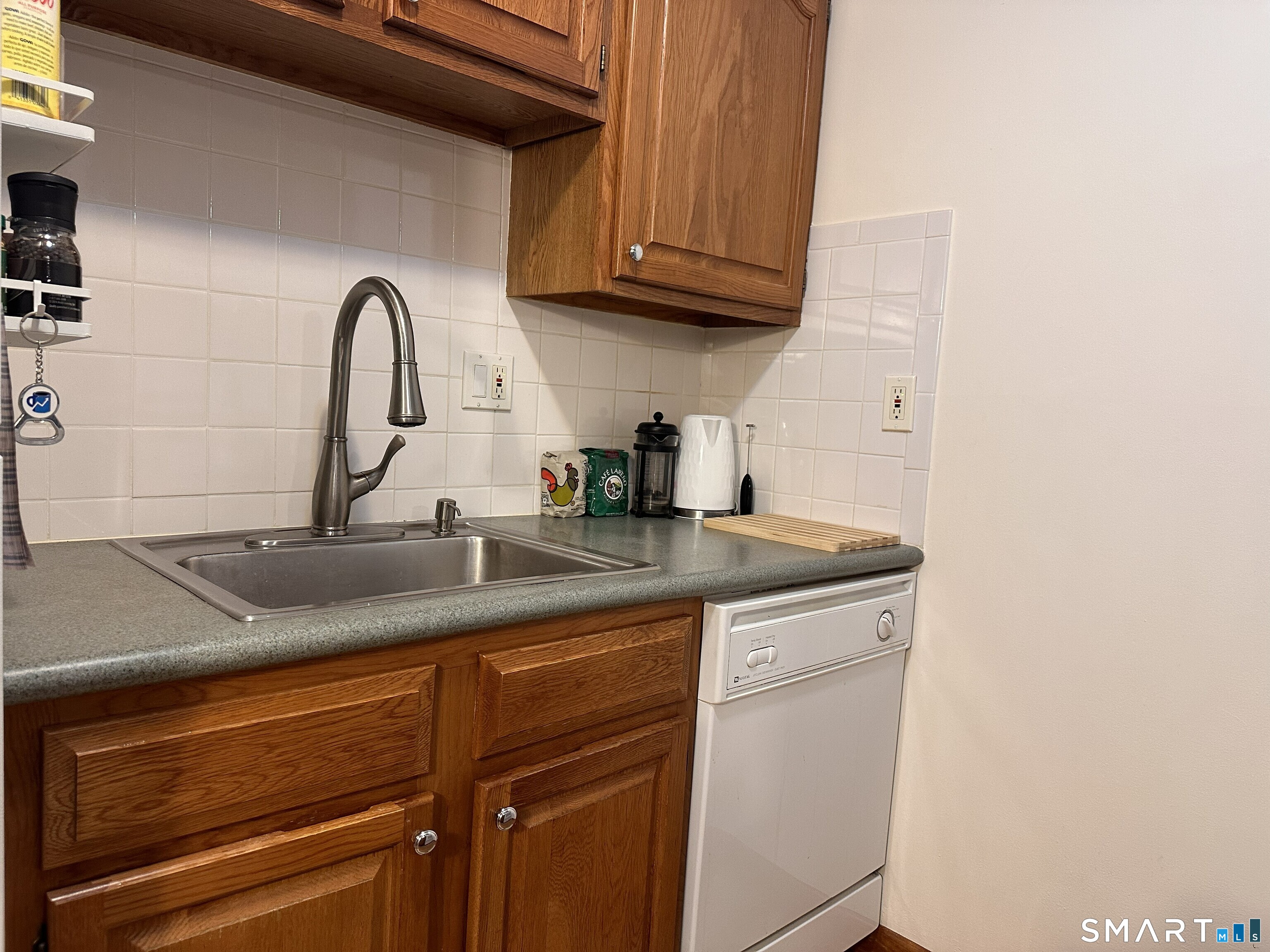 3370 Madison Avenue Bridgeport CT 06606