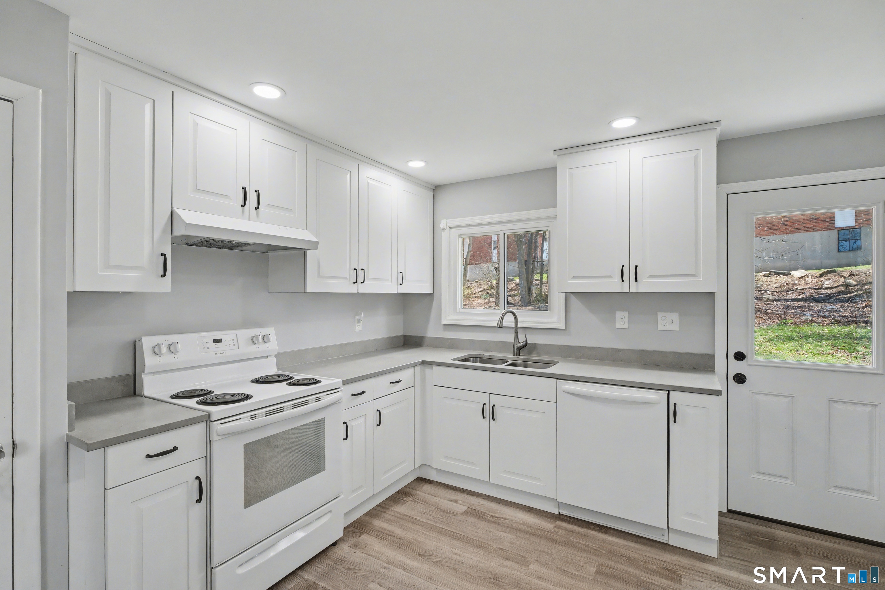 41 Sunnybrook Bend Waterbury CT 06708