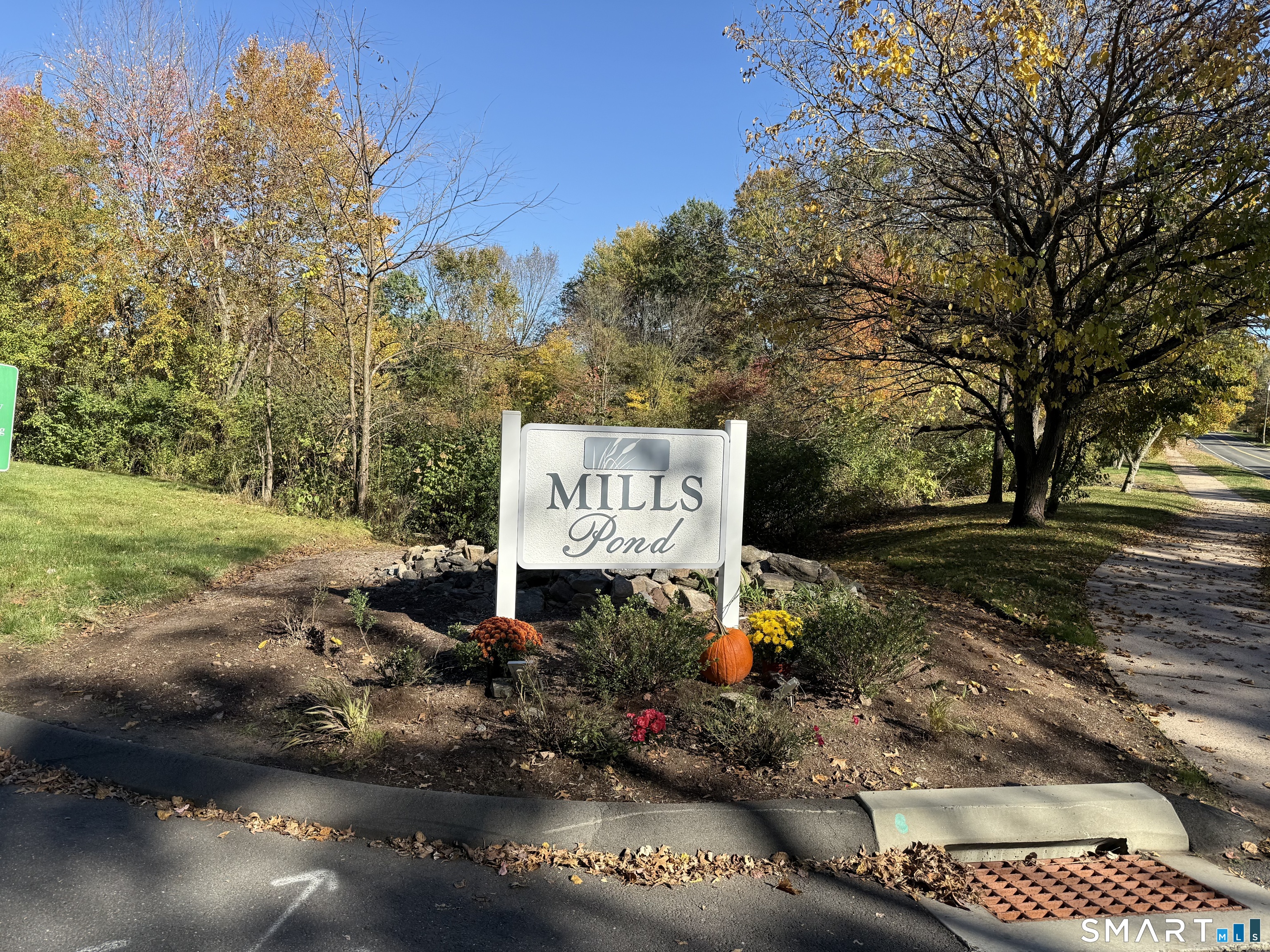 27 Tamarack Drive Bloomfield CT 06002