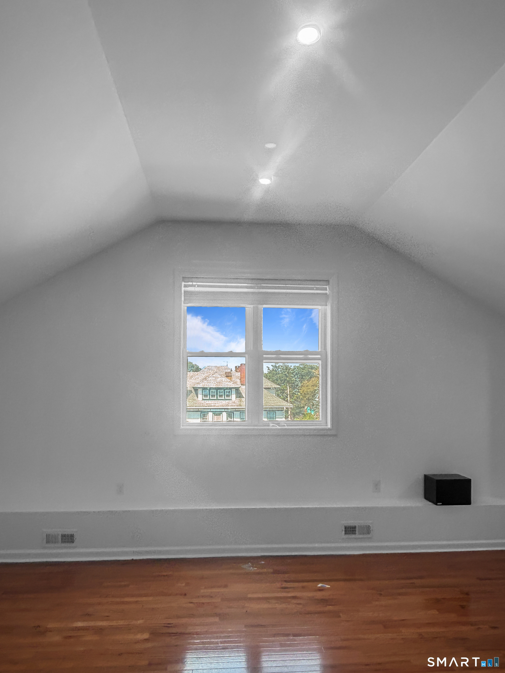 1042 Iranistan Avenue Bridgeport CT 06604
