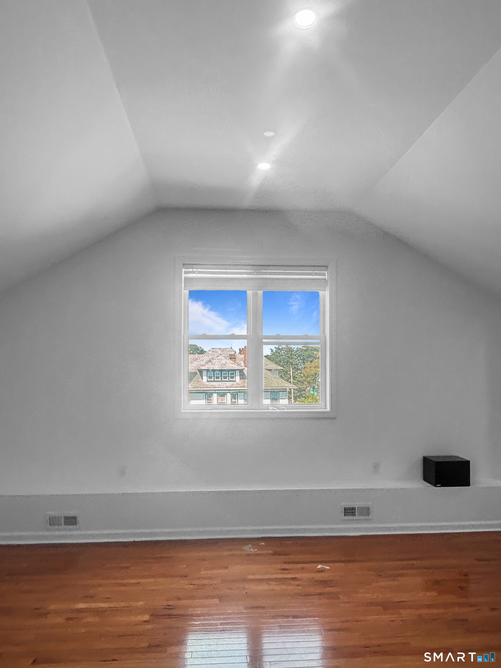 1042 Iranistan Avenue Bridgeport CT 06604