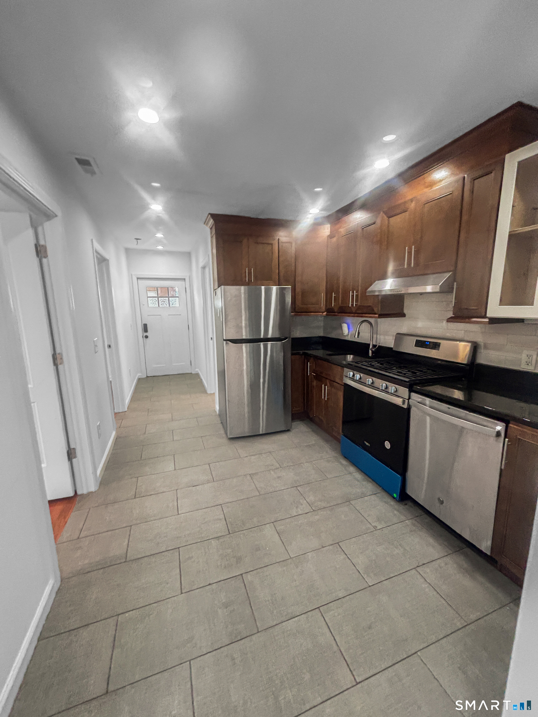 1042 Iranistan Avenue Bridgeport CT 06604