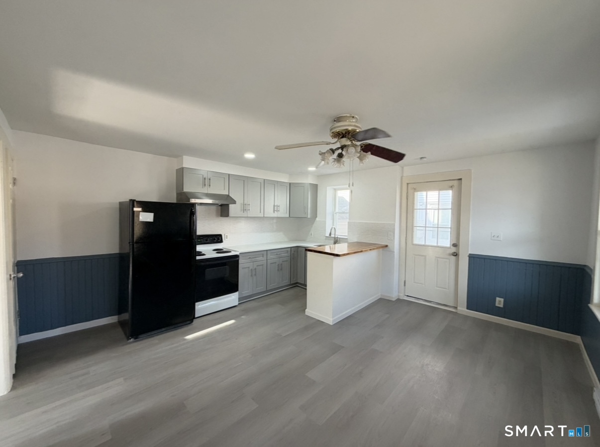 10-16 Suffield Street Windsor Locks CT 06096