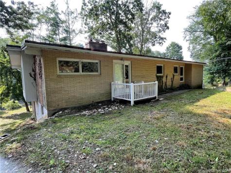 7 Smith Pond Way Ledyard CT 06335