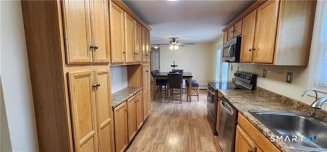 7 Sunnieside Court Waterford CT 06385