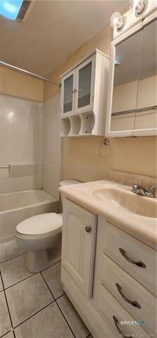 7 Sunnieside Court Waterford CT 06385