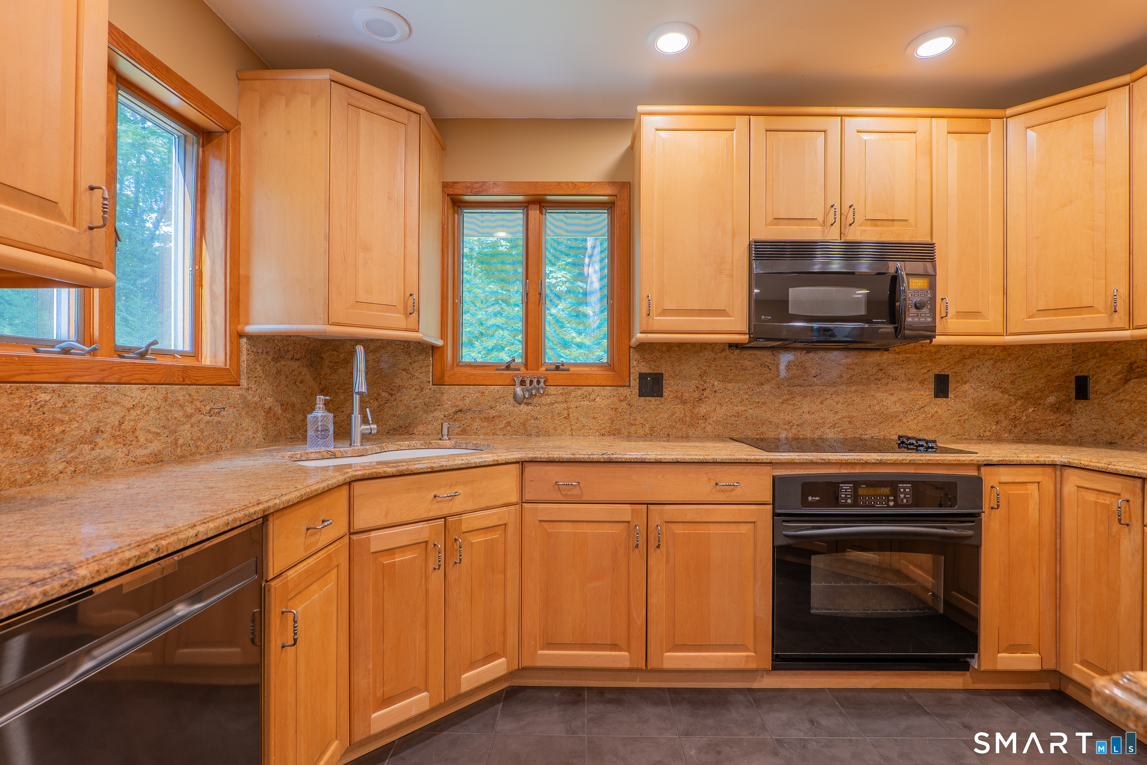 32 Horseshoe Ridge Road Newtown CT 06482
