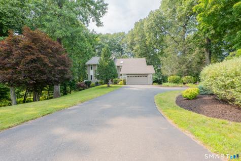 32 Horseshoe Ridge Road Newtown CT 06482