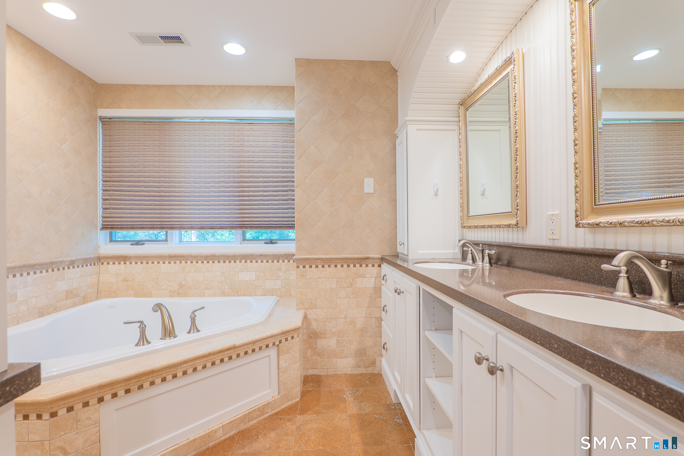 32 Horseshoe Ridge Road Newtown CT 06482