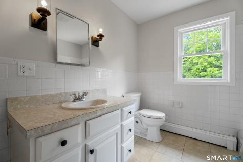 831 Nut Plains Road Guilford CT 06437