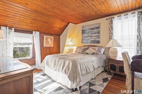 94 Neptune Avenue New London CT 06320