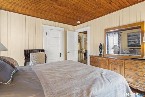 94 Neptune Avenue New London CT 06320