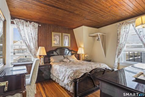 94 Neptune Avenue New London CT 06320